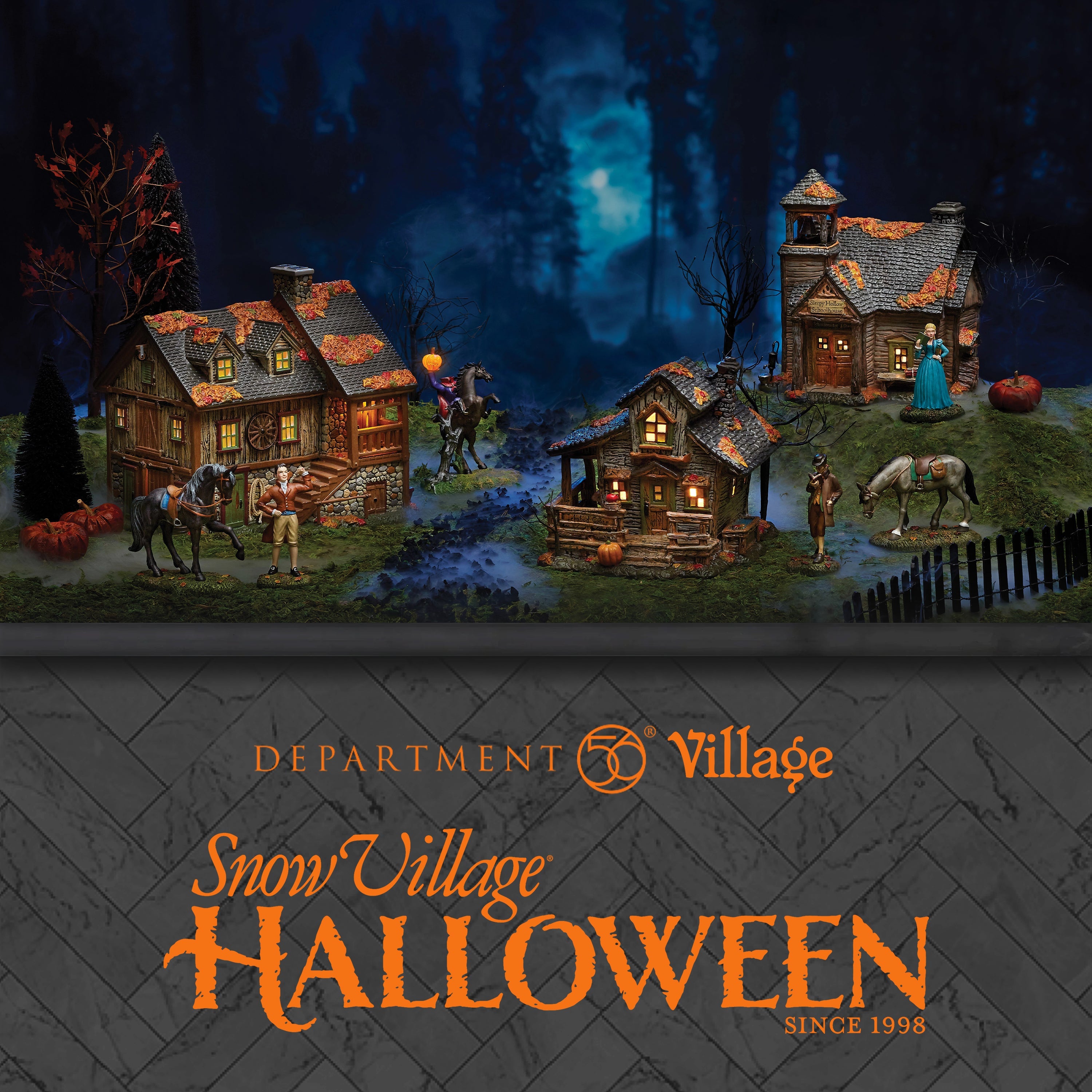 Department 56: Snow Village Halloween – Sparkle Castle display picture 1