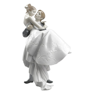 Lladró Treasured Memories Collection: The Happiest Day Couple Figurine sparkle-castle