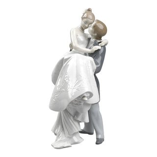 Lladró Treasured Memories Collection: The Happiest Day Couple Figurine sparkle-castle
