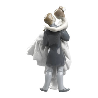 Lladró Treasured Memories Collection: The Happiest Day Couple Figurine sparkle-castle
