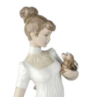 Lladró Elegant Youth Collection: Traveling Companions Figurine sparkle-castle