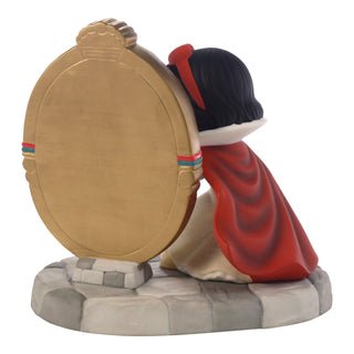 Precious Moments Disney Showcase: Snow White with Mirror Figurine sparkle-castle