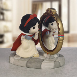 Precious Moments Disney Showcase: Snow White with Mirror Figurine sparkle-castle