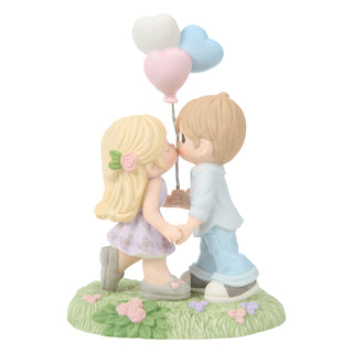 Precious Moments: Couple With Balloons Figurine sparkle-castle