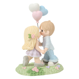 Precious Moments: Couple With Balloons Figurine sparkle-castle