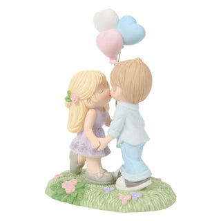 Precious Moments: Couple With Balloons Figurine sparkle-castle
