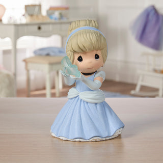 Precious Moments Disney Showcase: Cinderella With Slipper Figurine sparkle-castle