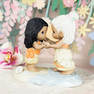 Precious Moments Disney: Moana and Grandma Figurine sparkle-castle