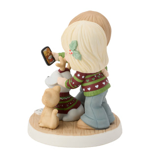 Precious Moments: Couple Taking Family Photo Figurine sparkle-castle