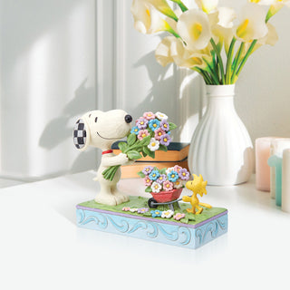 Jim Shore Peanuts: Snoopy & Woodstock Picking Flowers Figurine sparkle-castle