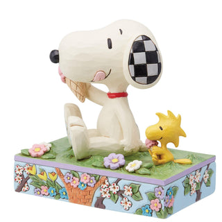 Jim Shore Peanuts: Snoopy & Woodstock Eating Ice Cream Figurine sparkle-castle