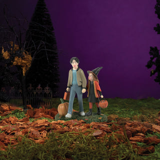 Department 56 Hocus Pocus Village Accessory: Max & Dani Trick or Treat sparkle-castle