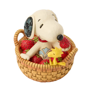 Jim Shore Peanuts: Snoopy & Woodstock in Strawberry Basket Figurine sparkle-castle