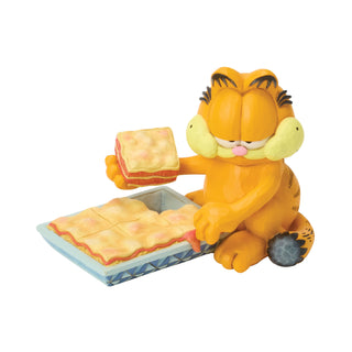 Jim Shore Garfield: Garfield with Dish of Lasagna Figurine sparkle-castle