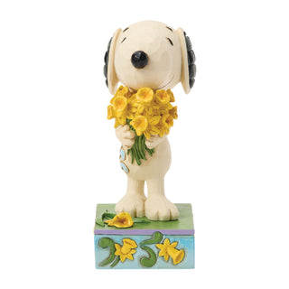 Jim Shore Peanuts: Snoopy With Bouquet of Daffodils Figurine sparkle-castle