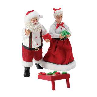 Department 56 Possible Dreams: Cornhole Dream Team Figurine sparkle-castle
