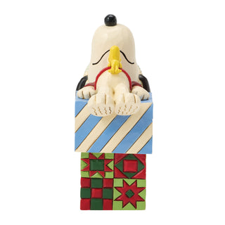 Jim Shore Peanuts: Snoopy & Woodstock Laying On Gifts Figurine sparkle-castle