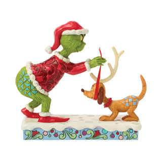 Jim Shore The Grinch: Grinch Tying Antlers On Max Figurine sparkle-castle