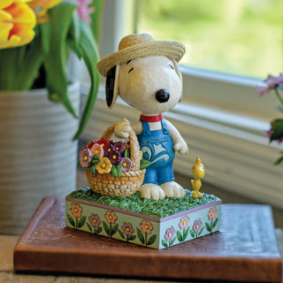 Jim Shore Peanuts: Snoopy Holding Flower Basket Figurine sparkle-castle