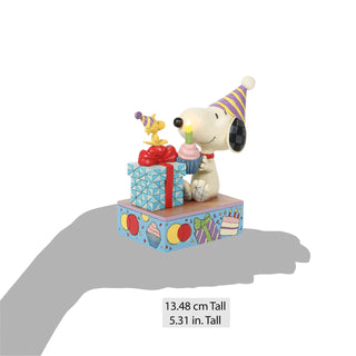 Jim Shore Peanuts: Birthday Snoopy Figurine Figurine sparkle-castle