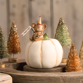 Michelle Allen by Bethany Lowe: Happy Fall Mouse On Pumpkin