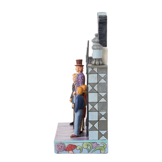 Jim Shore Willy Wonka: Willy Wonka with Children By Gate Figurine sparkle-castle