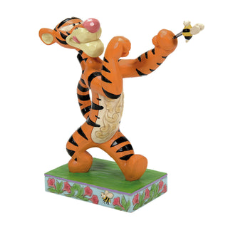 Jim Shore Disney Traditions: Tigger Fighting Bee Figurine sparkle-castle